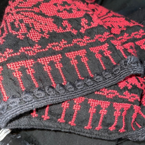 Roberta Roller Rabbit embroidered v neck top - Picture 9 of 11